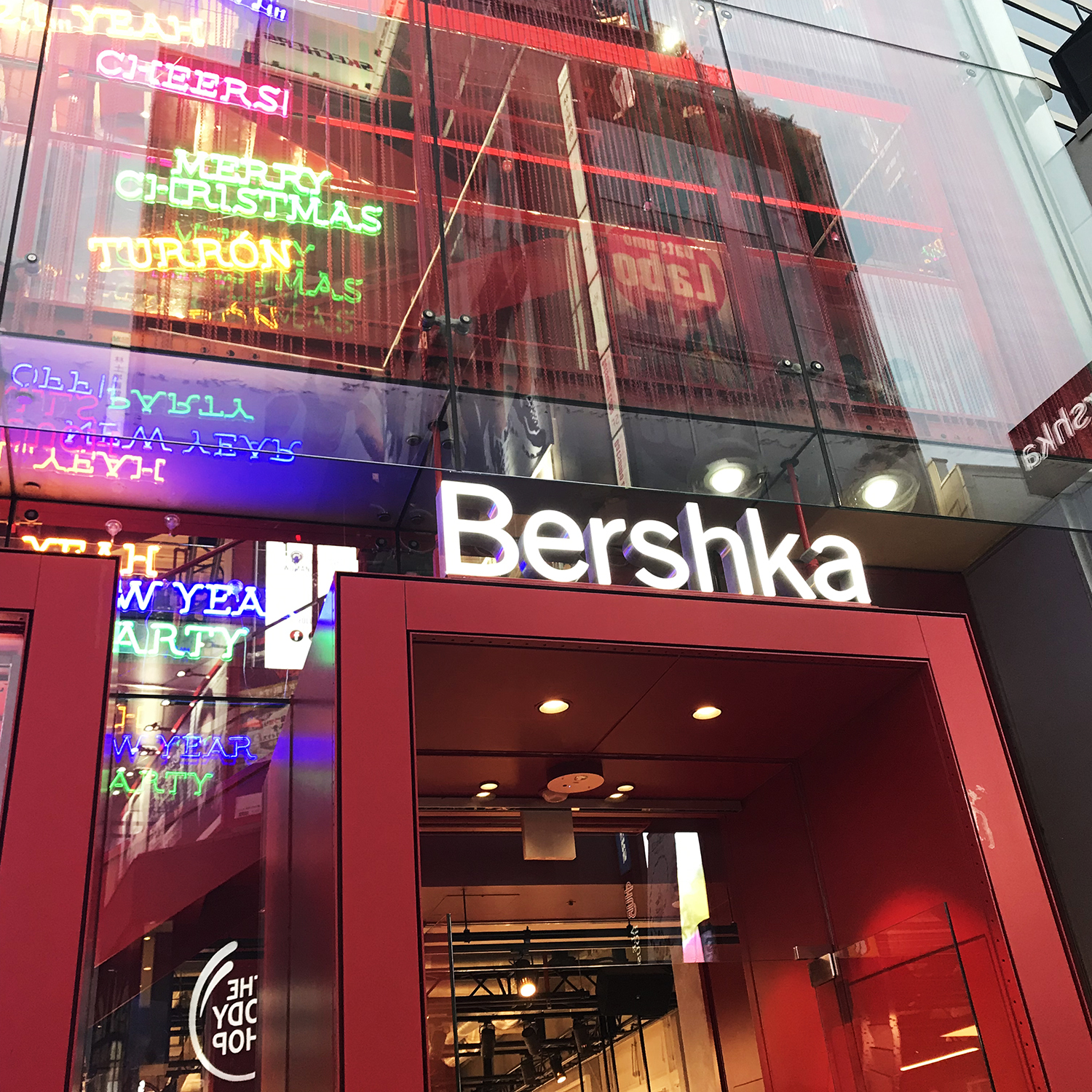 Bershka(ベルシュカ) 渋谷店 | Emo!miu｜エモミュー