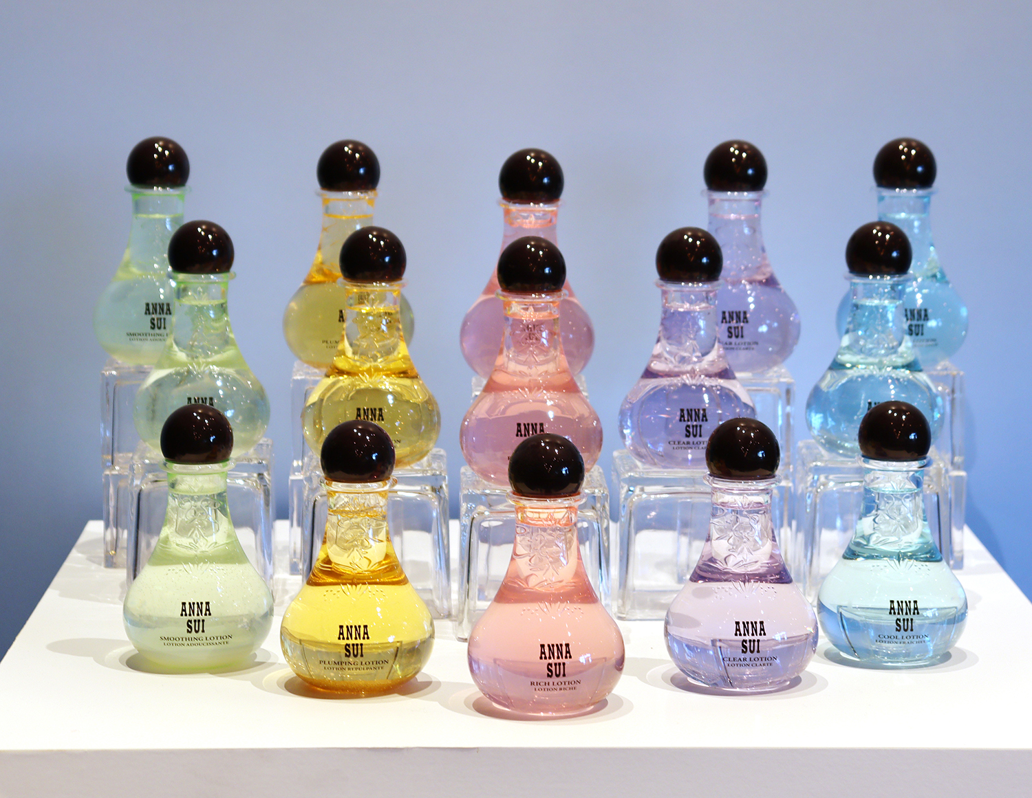 Anna Sui Cosmetics からファッションを楽しむように選べる5つのローション 化粧水 が4 3 金 登場 Emo Miu エモミュー