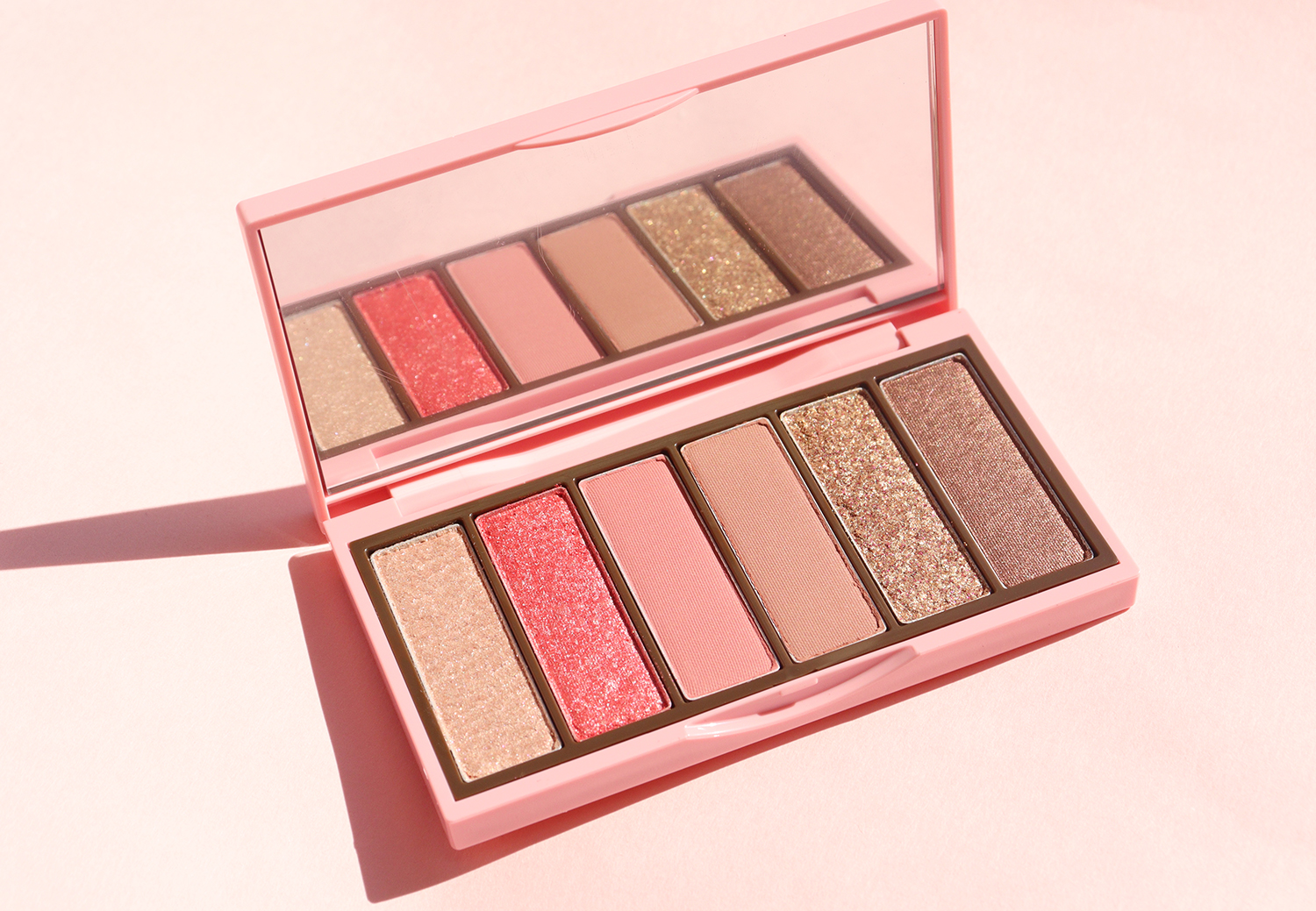 ロフト限定 エチュード ストロベリーブロッサムキット みずみずしさ弾ける旬な苺顔が簡単に完成 Emo Miu エモミュー