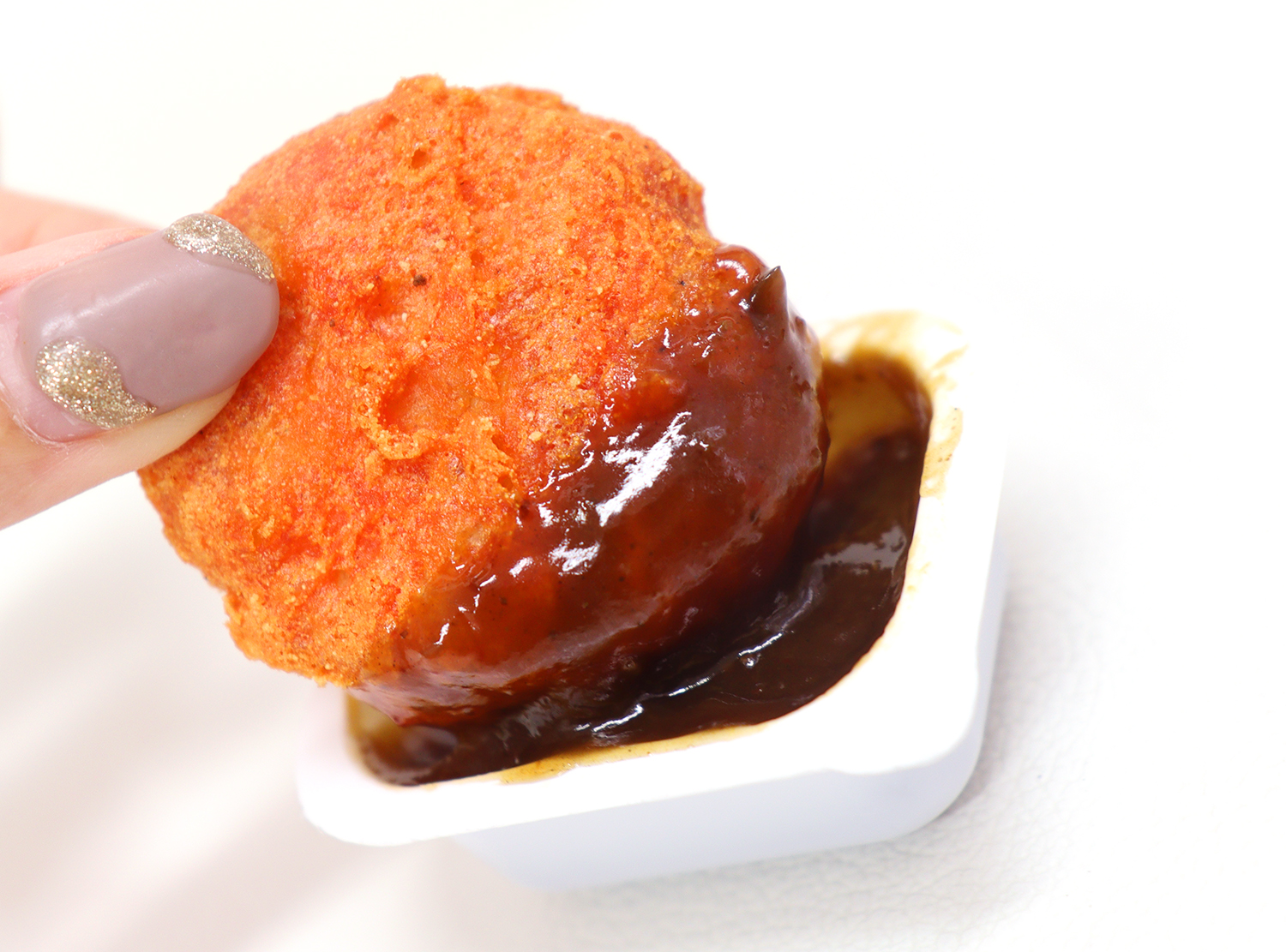 史上初 ぜんぶ辛い 辛いチキンマックナゲット スパイシーチキンマックナゲット と 痺れ ピリ辛 2つの辛いソースも登場 Emo Miu エモミュー