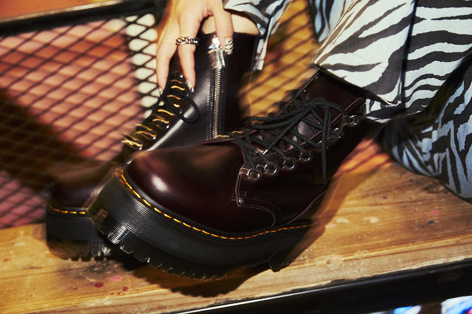 コンバットブーツを現代的なスタイルへとアップデート！Dr.Martens