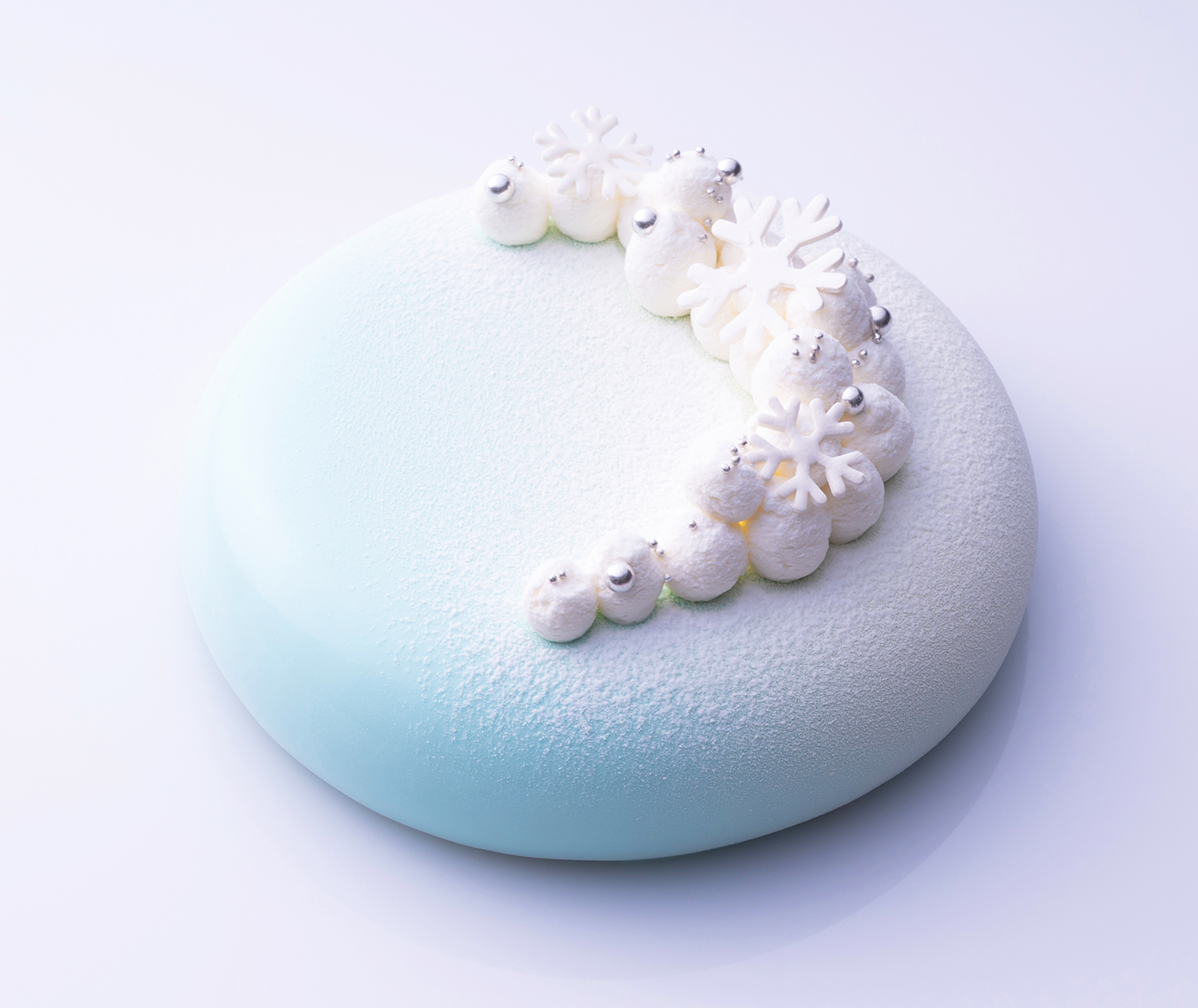コンラッド大阪 夜空と青空をイメージした魅惑のクリスマスケーキ 1人用のオーナメント型のケーキも Emo Miu エモミュー