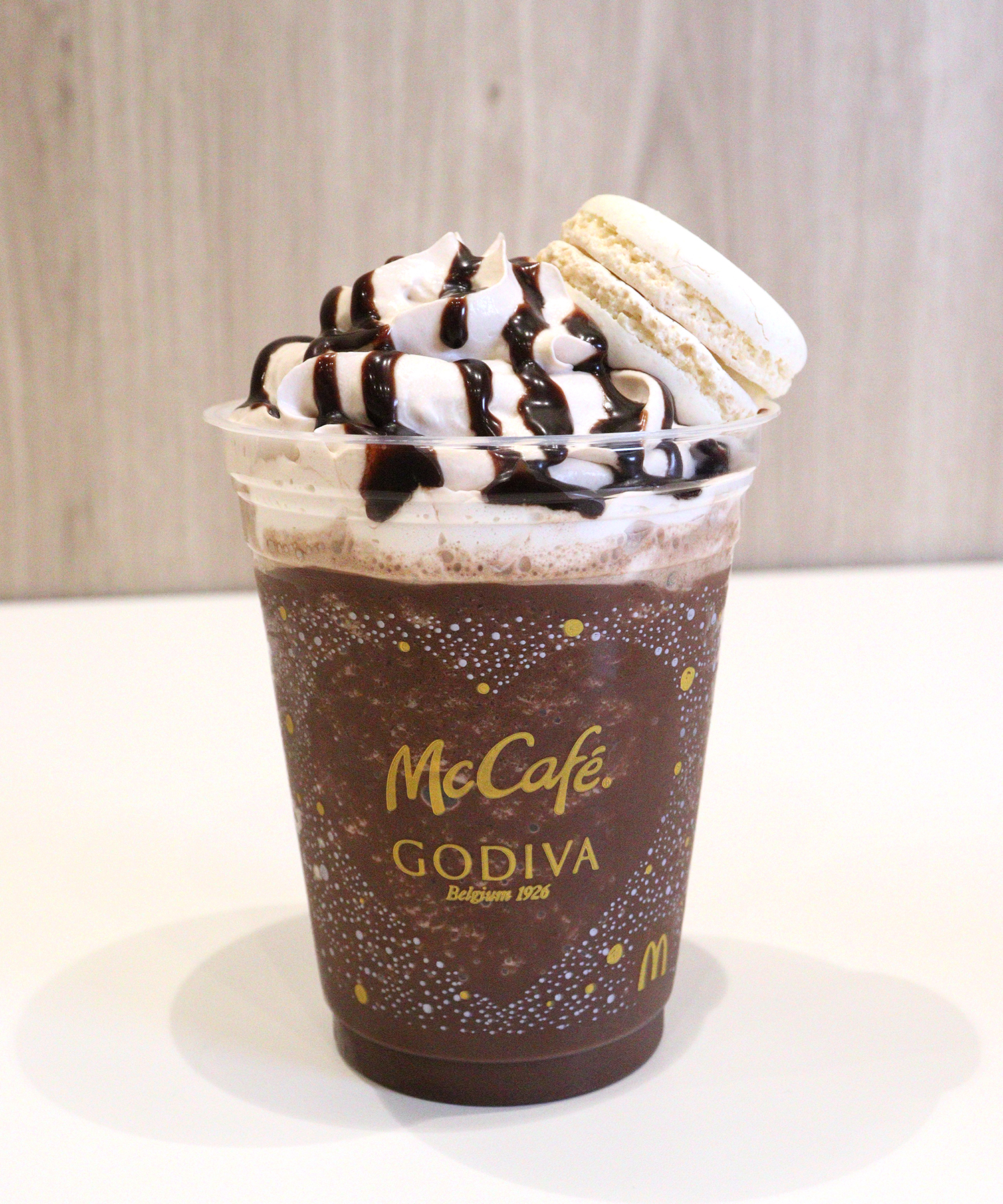 自分へのご褒美にぴったりな特別な一杯 マックカフェ Godiva 日本限定 初コラボドリンク登場 Emoメン食レポ Emo Miu エモミュー