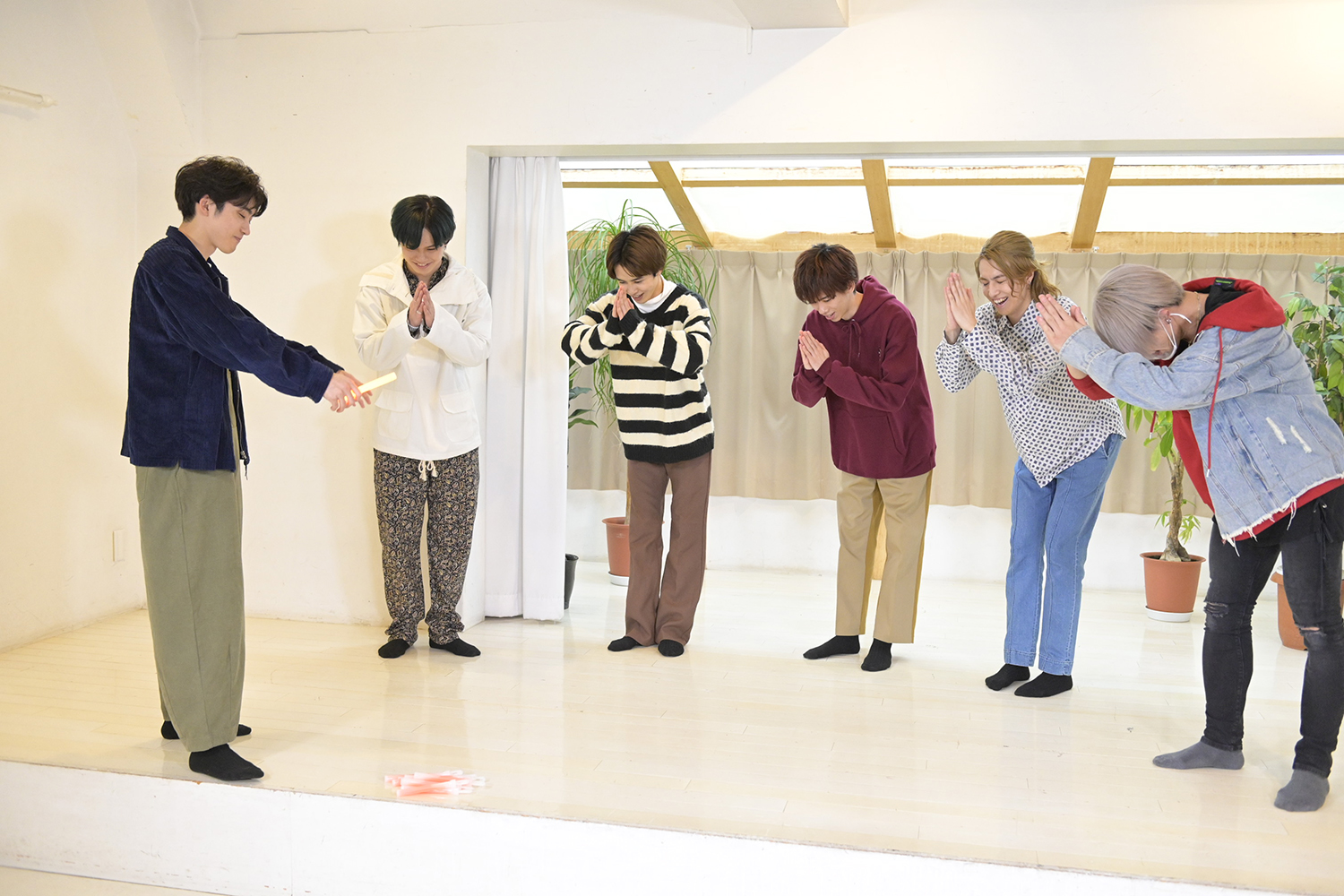 超特急と歌広場淳がヲタ芸に挑戦 超特急の本気度に歌広場淳も感動 Emo Miu エモミュー