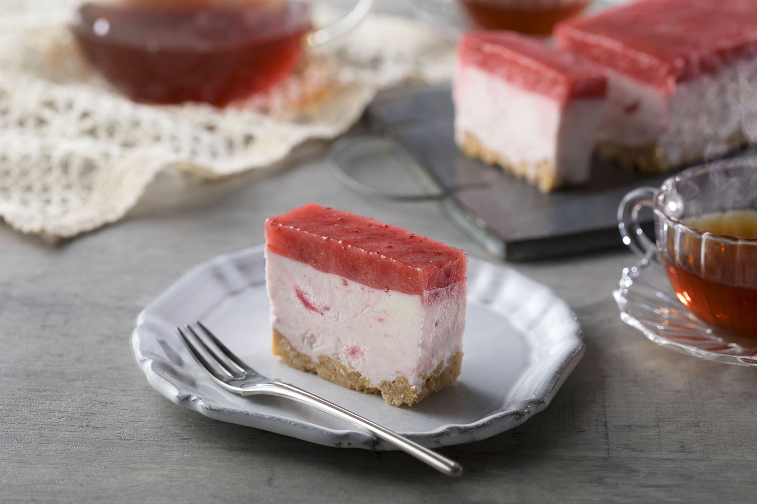 ミガキイチゴの生苺ソースと蔵王クリームチーズの美味しさ いちびこ すっぴん苺のレアチーズケーキ オンライン限定で発売 Emo Miu エモミュー