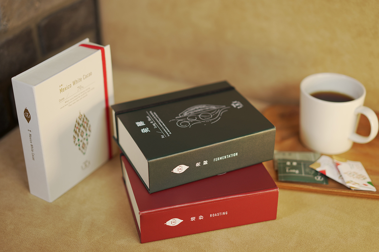 おうちで楽しめる世界各地のこだわりチョコ 辞書風パッケージの 明治 ザ チョコレート 登場 Emo Miu エモミュー おうちで楽しめる世界各地のこだわりチョコ 辞書風パッケージの 明治 ザ チョコレート 登場 Emo Miu エモミュー