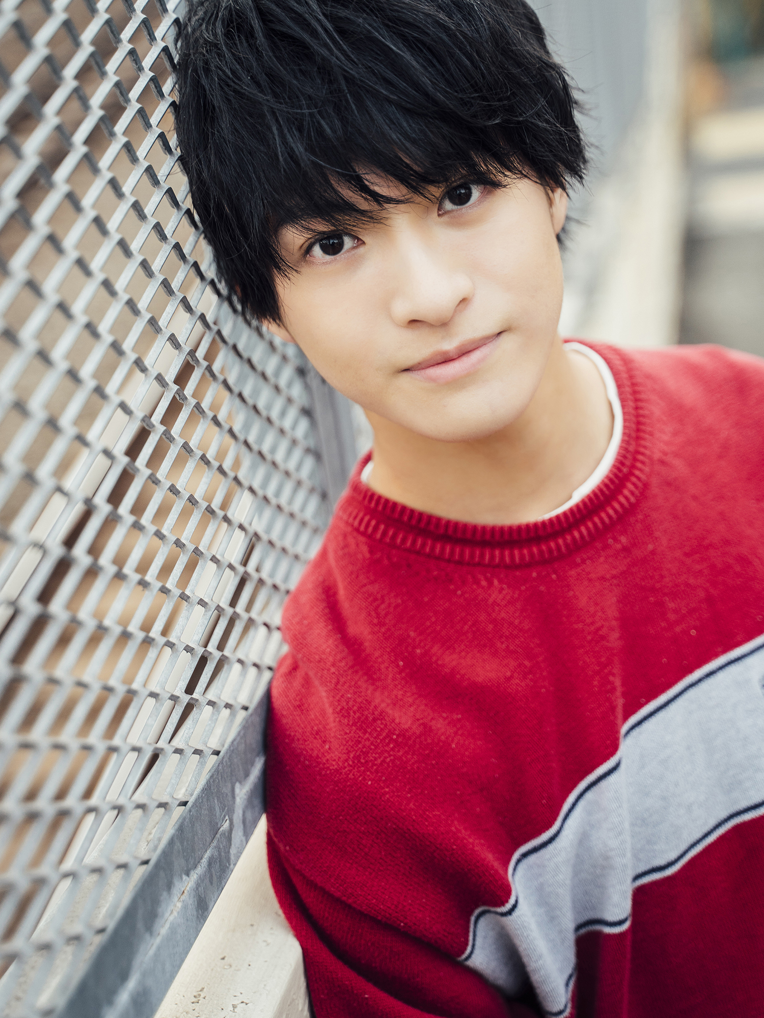 女の子と男の子の声が混ざり合うことで、(片想い感を)歌声からも感じ 