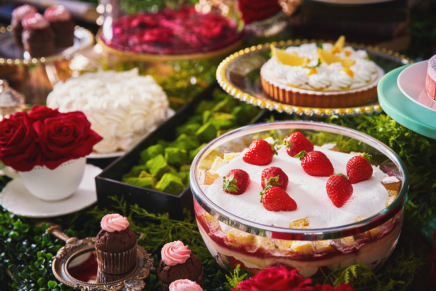 ローズ香るお城で繰り広げられる優雅なガーデンパーティー ホテル インターコンチネンタル 東京ベイで春を満喫できる 美女と野獣 スイーツブッフェ開催 Emo Miu エモミュー