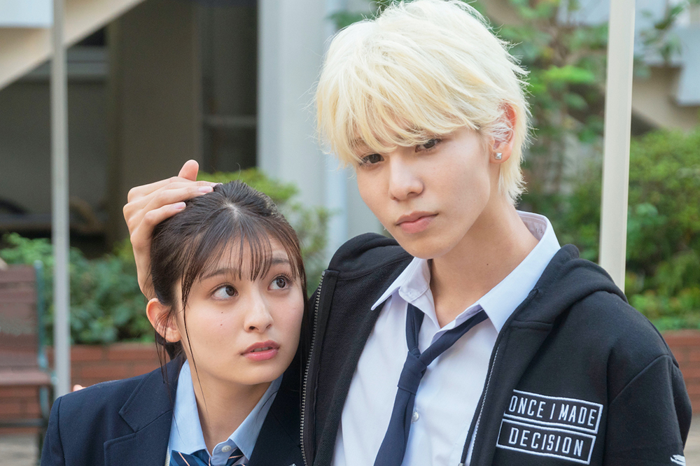 映画 ハニーレモンソーダ Snow Man ラウールがポニーテールの吉川愛を抱き寄せるエンドロールのみに観れる場面カット解禁 Emo Miu エモミュー