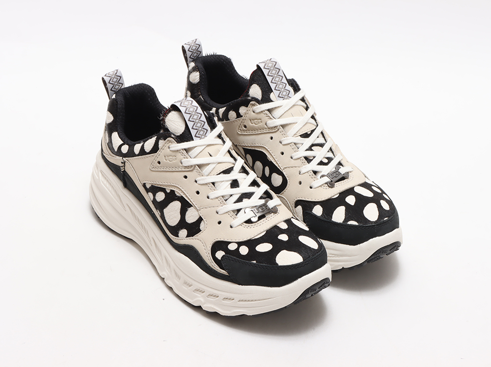 UGG＠mos(アグ アトモス)即完したUGG®CA805“DALMATIAN”から、柄が反転 