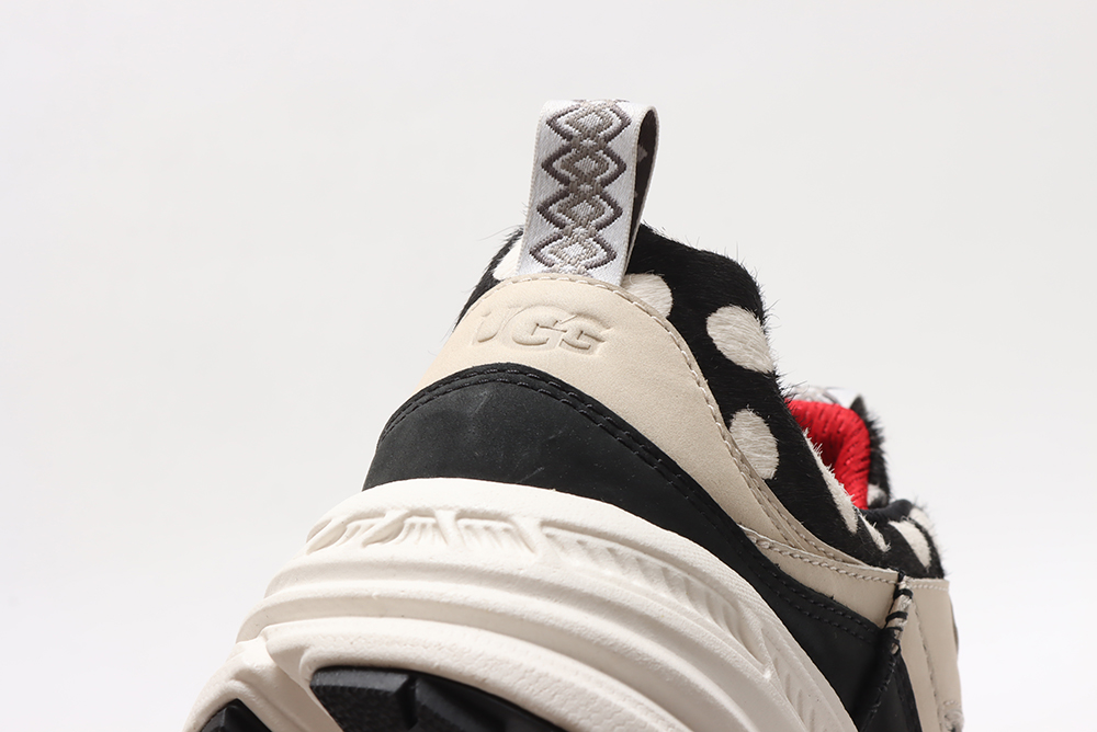 UGG＠mos(アグ アトモス)即完したUGG®CA805“DALMATIAN”から、柄が反転  