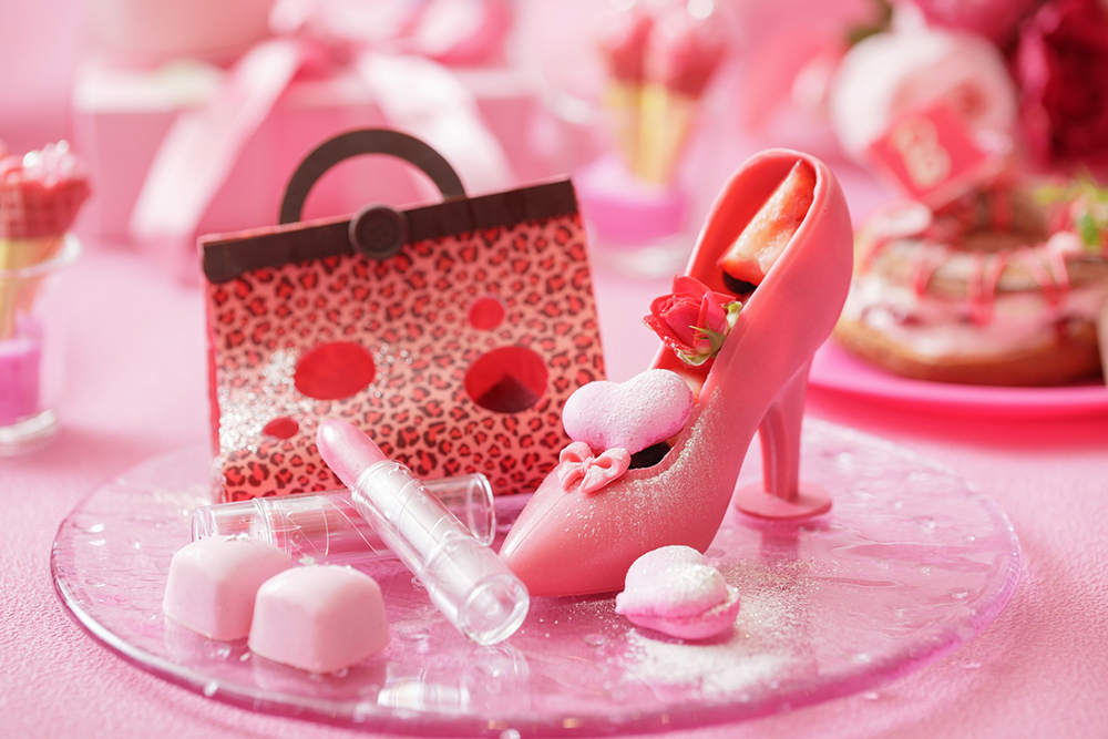 バービー ストリングスホテル 八事 Nagoya リップやハイヒールをモチーフにしたピンクだらけのスイーツビュッフェに 宿泊可能なデコレーションルームも Emo Miu エモミュー