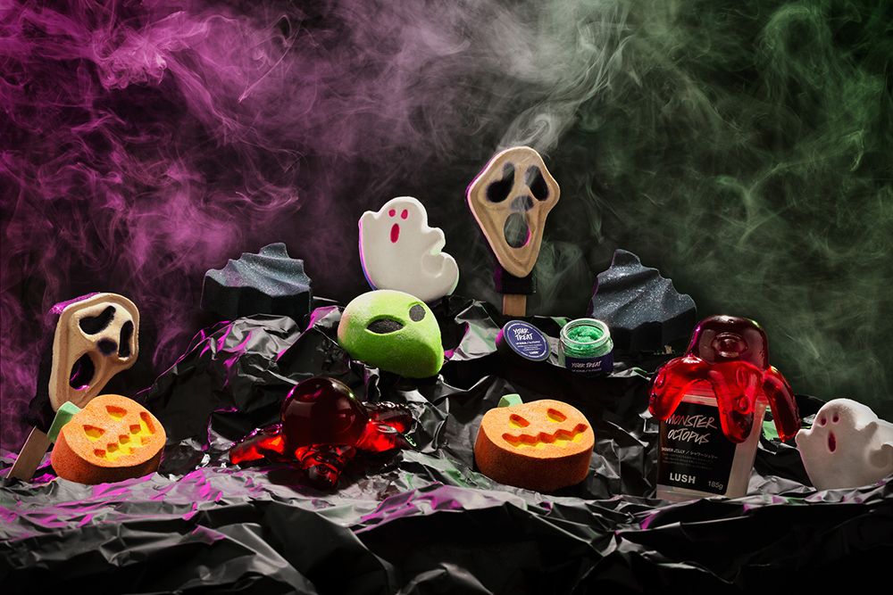 Lush ラッシュ の今年のハロウィンはパチパチなるおばけのバスボムやコウモリ巾着のギフトボックスなどキュートでカラフルなバスグッズ登場 Emo Miu エモミュー