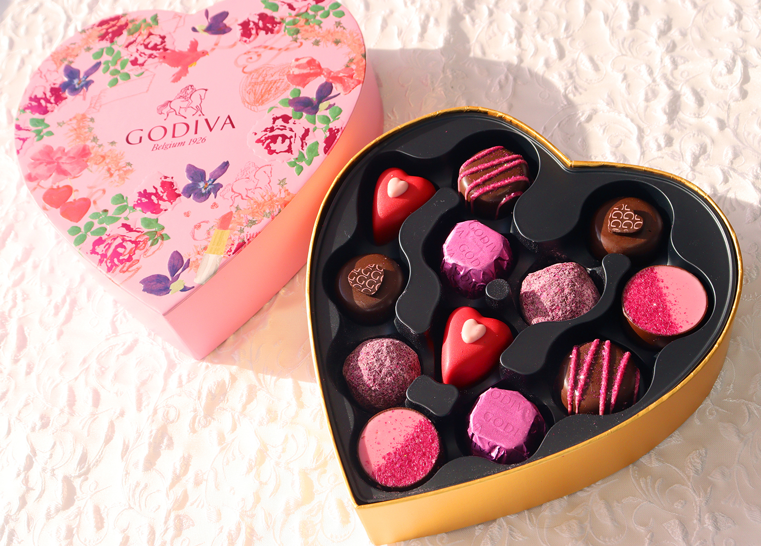 キュン とする瞬間 ときめく心 をピンクで表現 Godiva ゴディバ 22年バレンタインコレクション発売 Emo Miu エモミュー