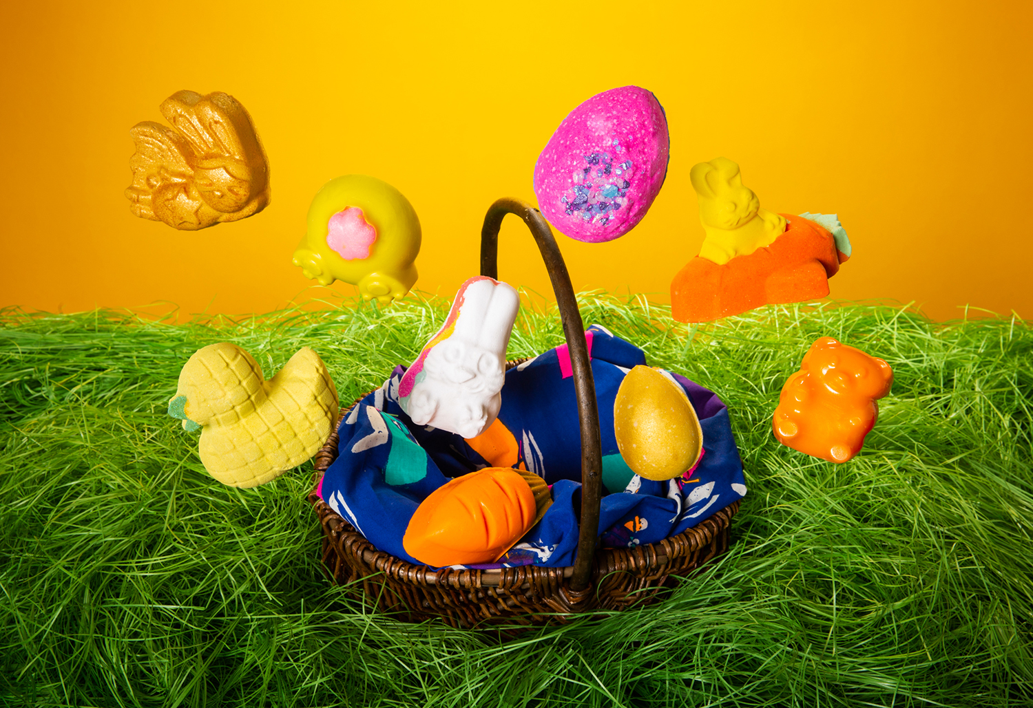 今年もLUSH(ラッシュ)のアイテムでイースターをお祝い♪ニンジンに乗った「ザフライングラビット」や人気の「みつばちマーチ」と同系統の香りが楽しめる卵型 バスボムなど | Emo!miu｜エモミュー