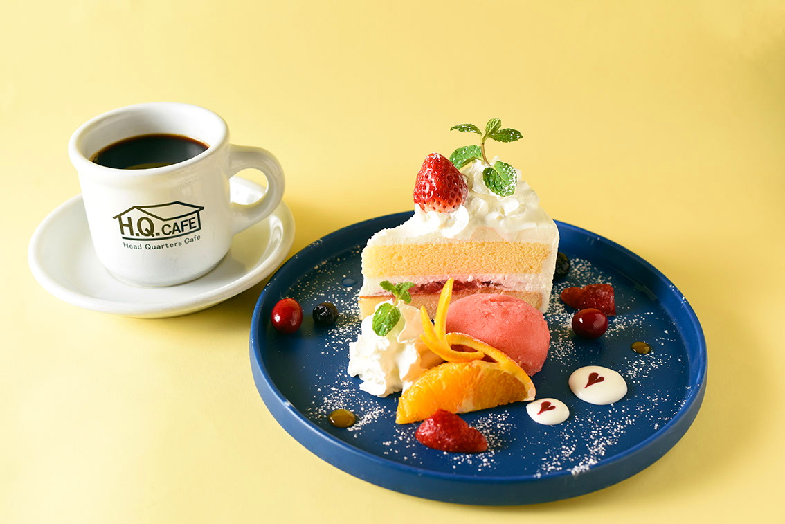 愛くるしいうさぎモチーフでイースターをお祝い H Q Cafe新宿店 うさぎの苺ミルクフロート 期間限定で販売 Emo Miu エモミュー