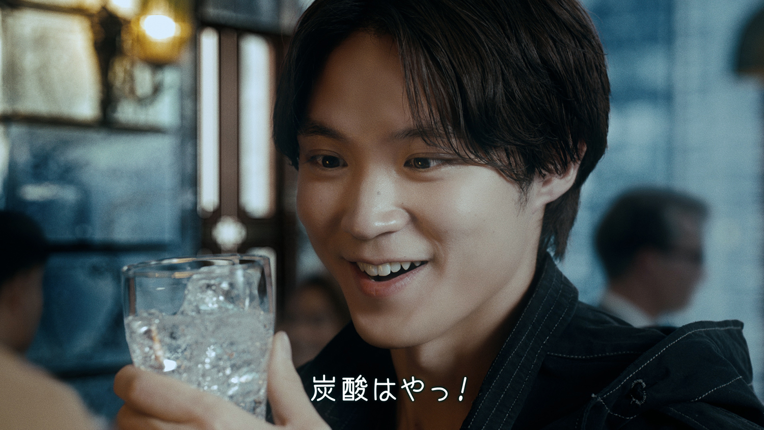 磯村勇斗が強炭酸水 アイシー スパーク をパワフルに表現する新cm全国放映 Emo Miu エモミュー 磯村勇斗が強炭酸水 アイシー スパーク をパワフルに表現する新cm全国放映 Emo Miu エモミュー
