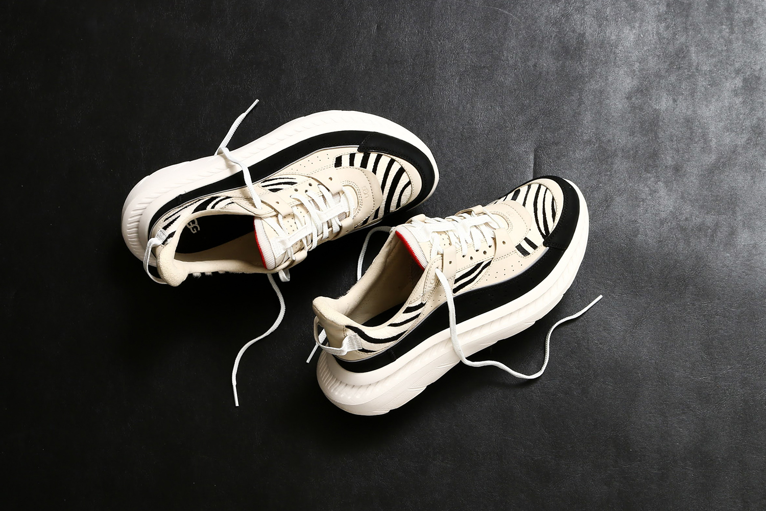 UGG@mosアニマルシリーズ第4弾はゼブラ柄「CA805 V2 ANIMAL」エッジの効い