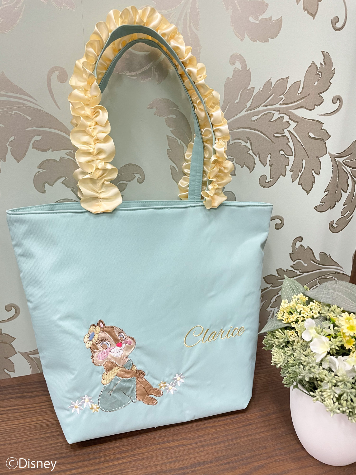 ウィンク姿の“クラリス”がバッグを彩るチャームポーチに！Maison de 
