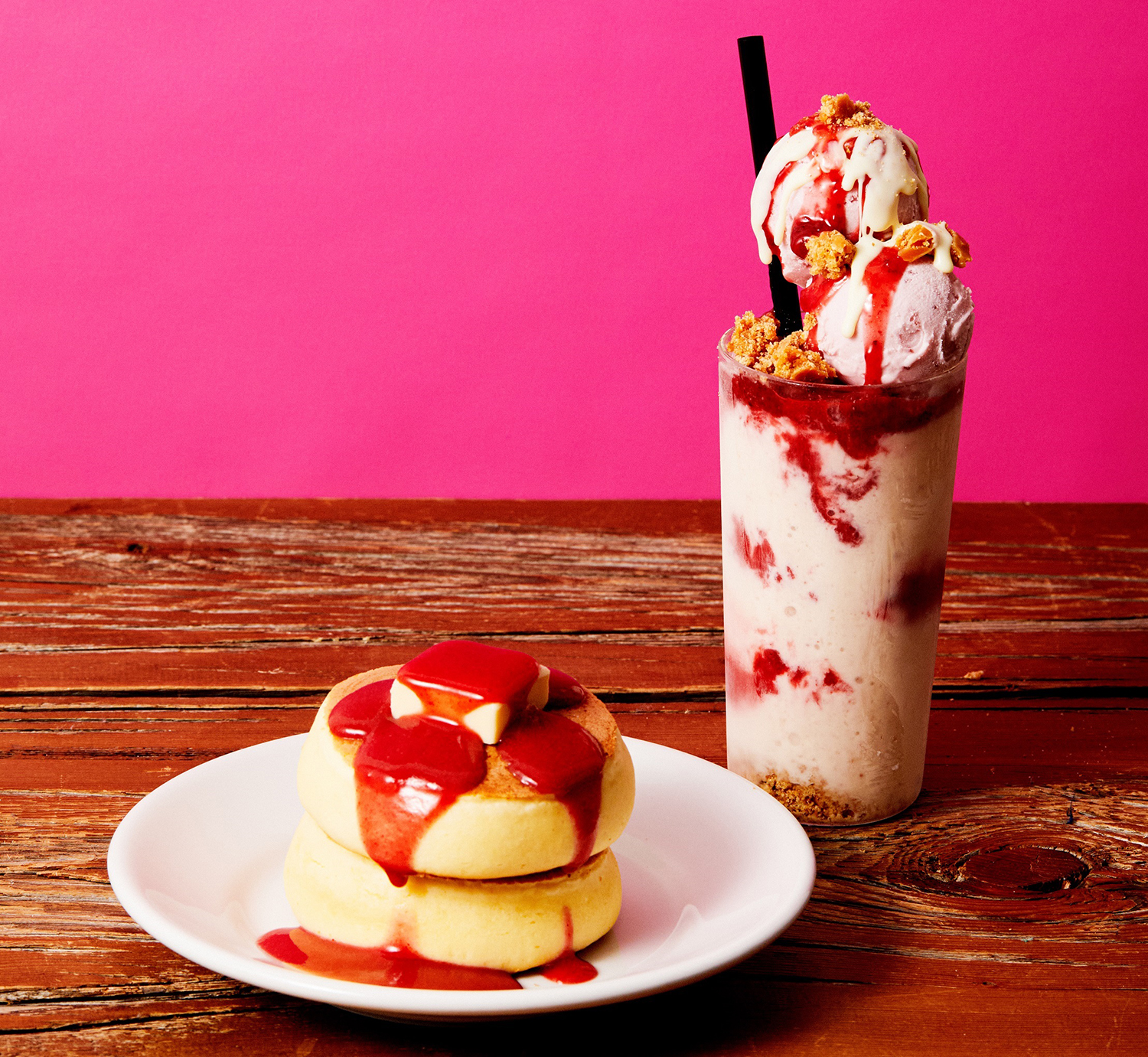 Roasted Coffee Laboratory ローステッドコーヒーラボラトリー に 旬のいちごを使った 食べるシェイク 話題の極厚ホットケーキ登場 Emo Miu エモミュー