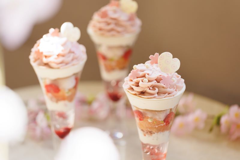 Salon Bake Tea Newoman新宿店 春らしい見た目が華やかな サクラパフェ サクラタルト 登場 Emo Miu エモミュー Salon Bake Tea Newoman新宿店 春らしい見た目が華やかな サクラパフェ サクラタルト 登場 Emo Miu エモミュー