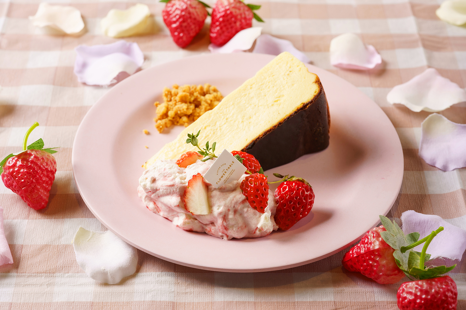 人気のクロッフルやバスクチーズケーキに旬の いちご さくら をトッピング 名古屋the Flower Table ザ フラワーテーブル ストロベリーブロッサムメニュー Emo Miu エモミュー