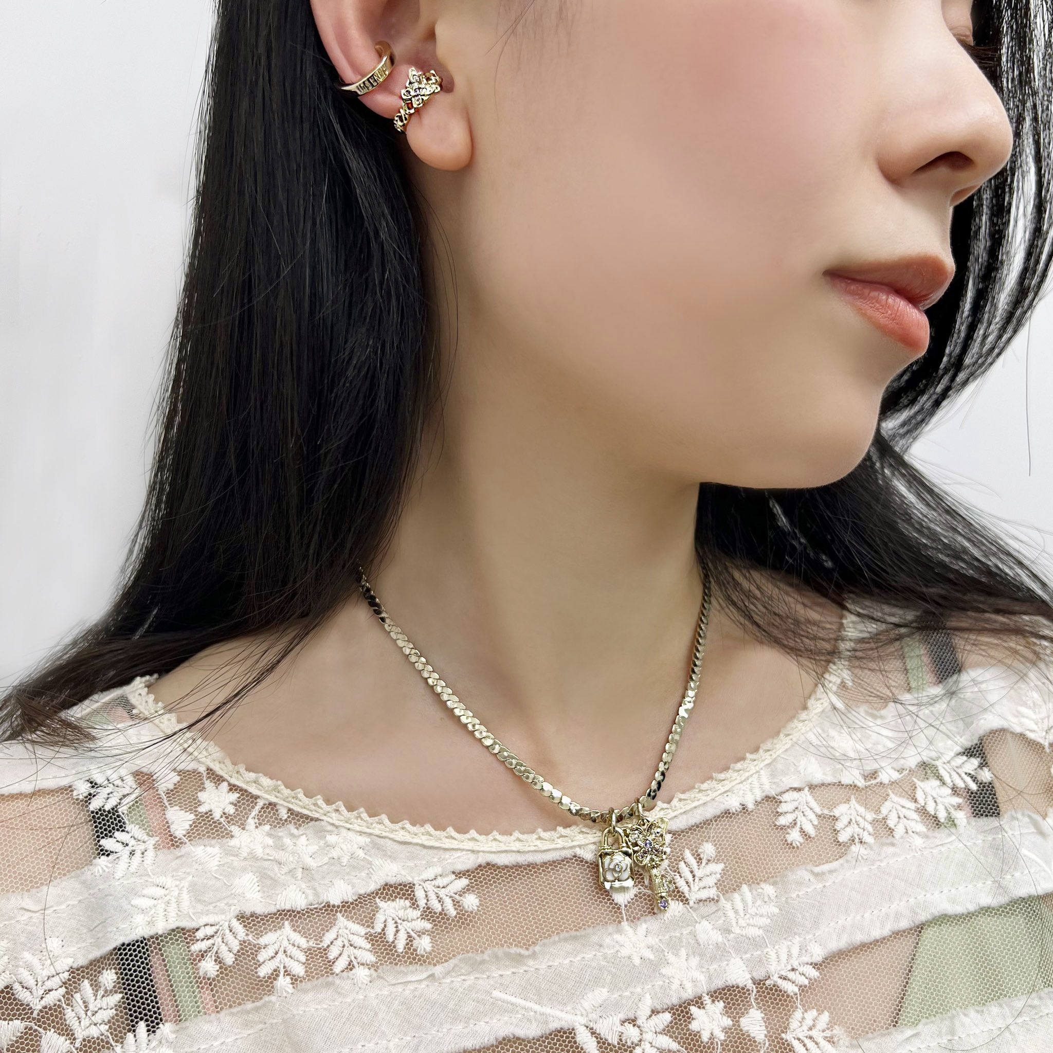ANNA SUI(アナ スイ)、どこかノスタルジックさを感じるジェンダーレス 