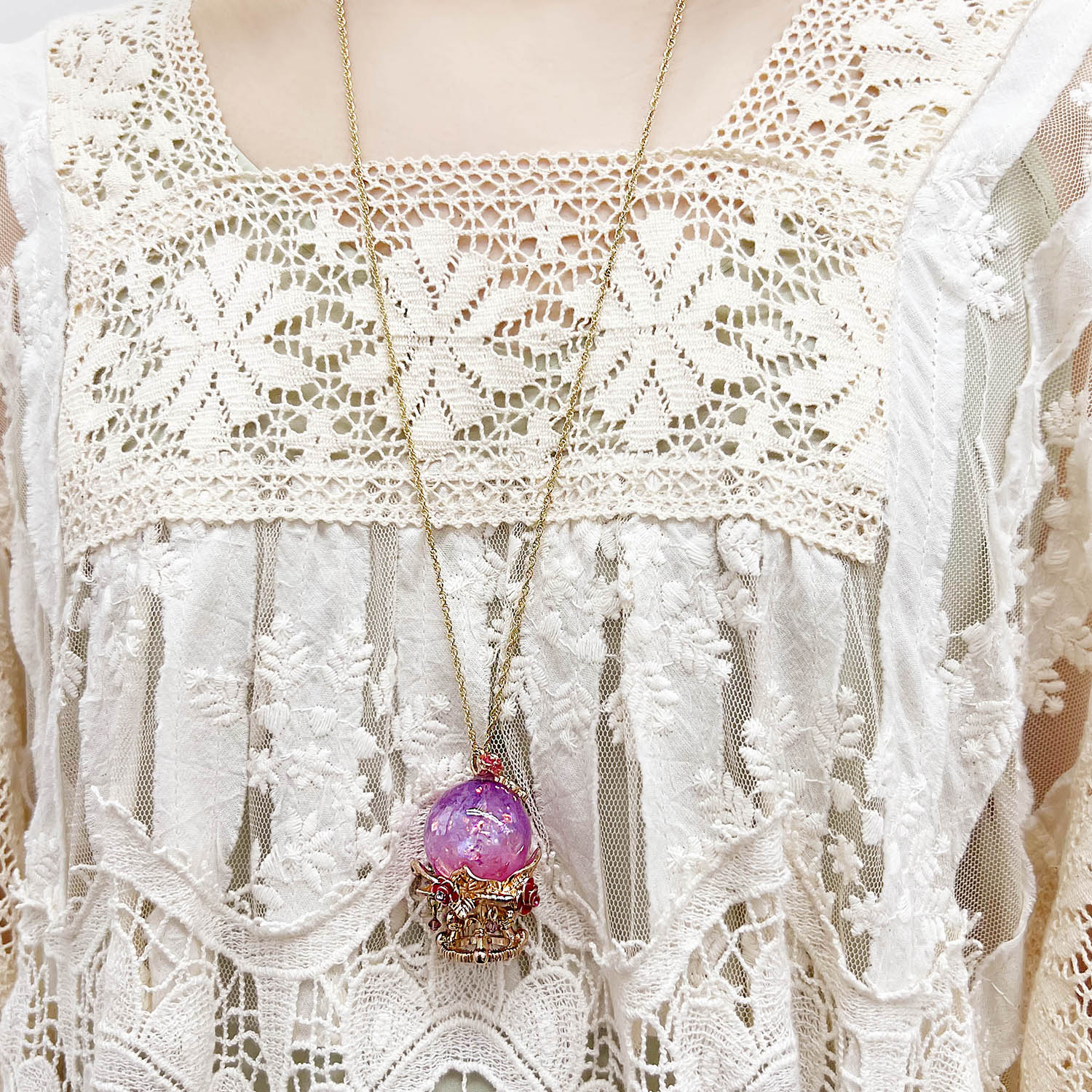 ANNA SUI(アナ スイ)、浄化のパワーがあるとされる水晶パウダーを封入 
