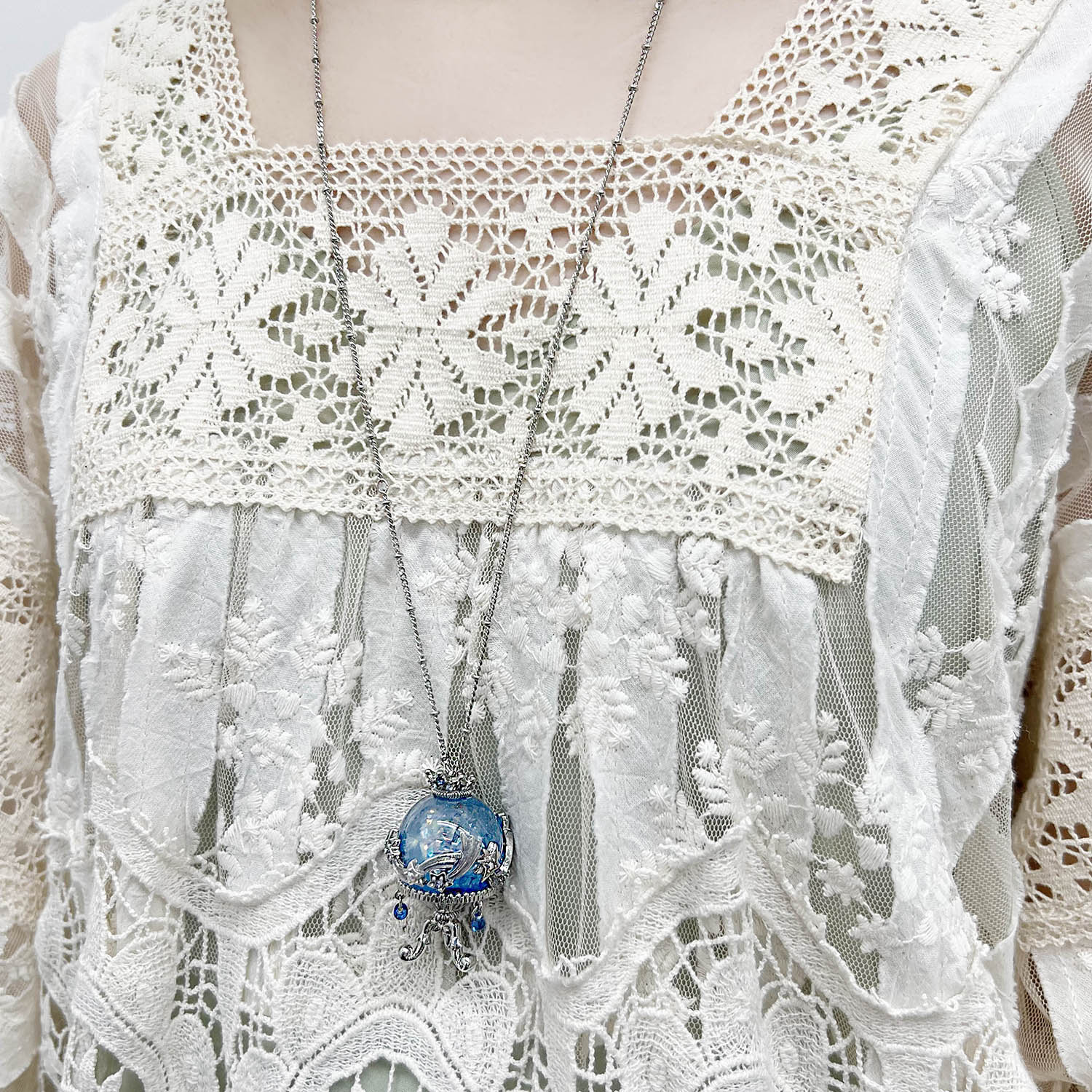 ANNA SUI(アナ スイ)、浄化のパワーがあるとされる水晶パウダーを封入  