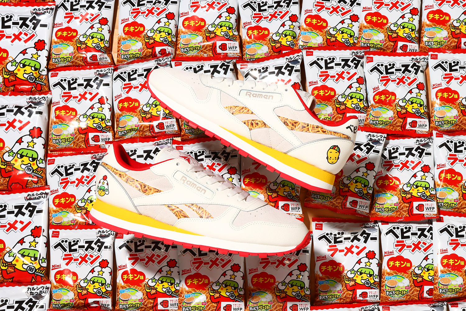 atmos(アトムス)からベビースターラーメンとReebok(リーボック 