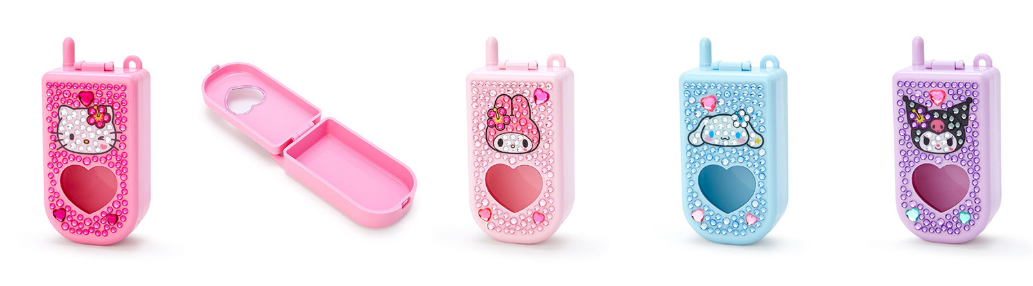 シナモロールやマイメロ クロミらが 平成コギャル ギャル男 に大変身 ガラケーやスクバ ハイビスカスなど エモかわいい アイテムが勢ぞろい Emo Miu エモミュー