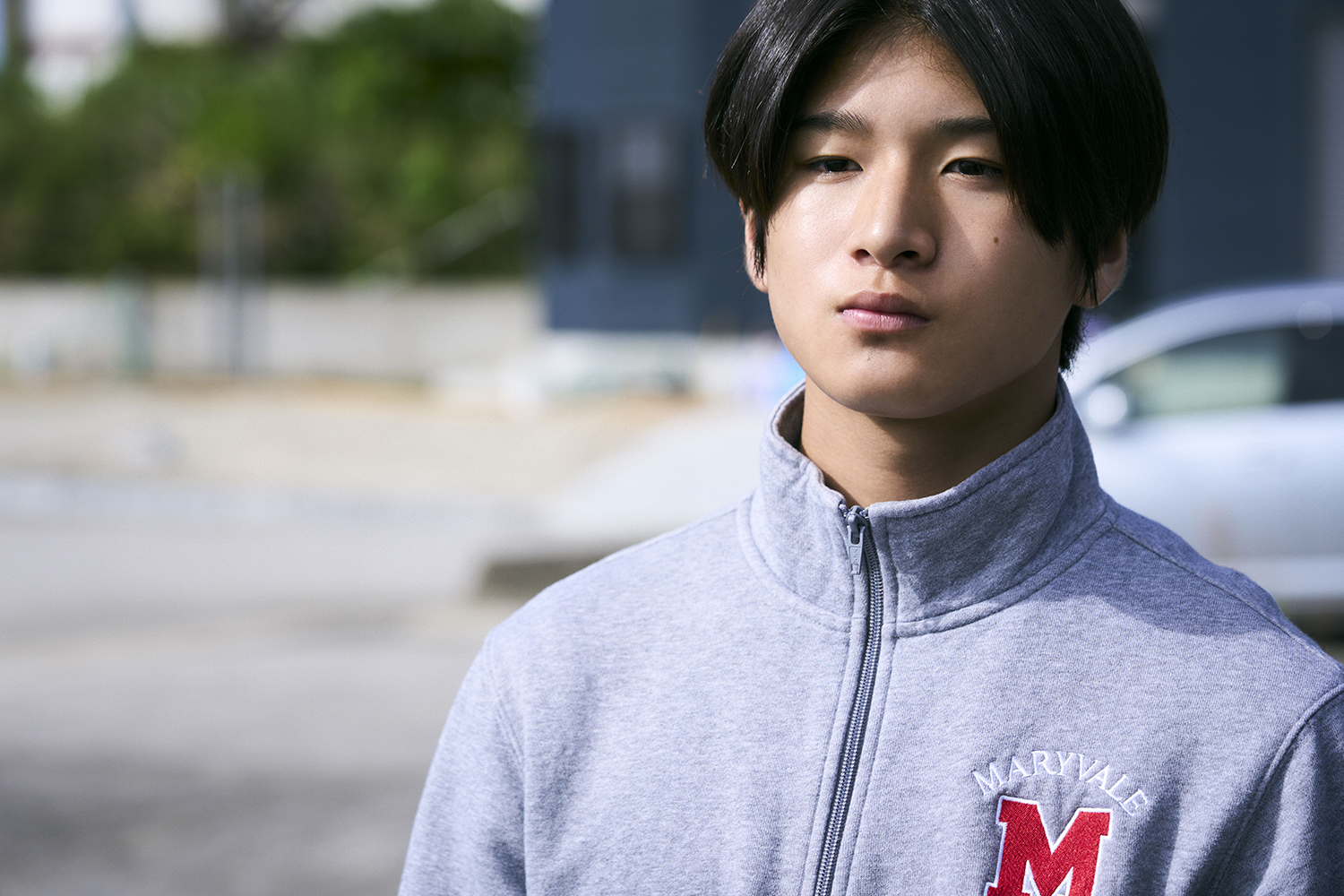 鈴木亮平×宮沢氷魚、笑顔で龍太の髪を乾かす仲睦まじいティザービジュアル解禁！映画「エゴイスト」 Emo!miu｜エモミュー