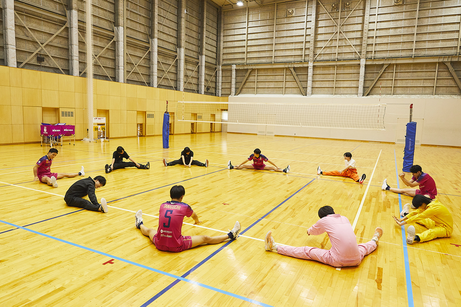 バレーボール 女子 開脚 