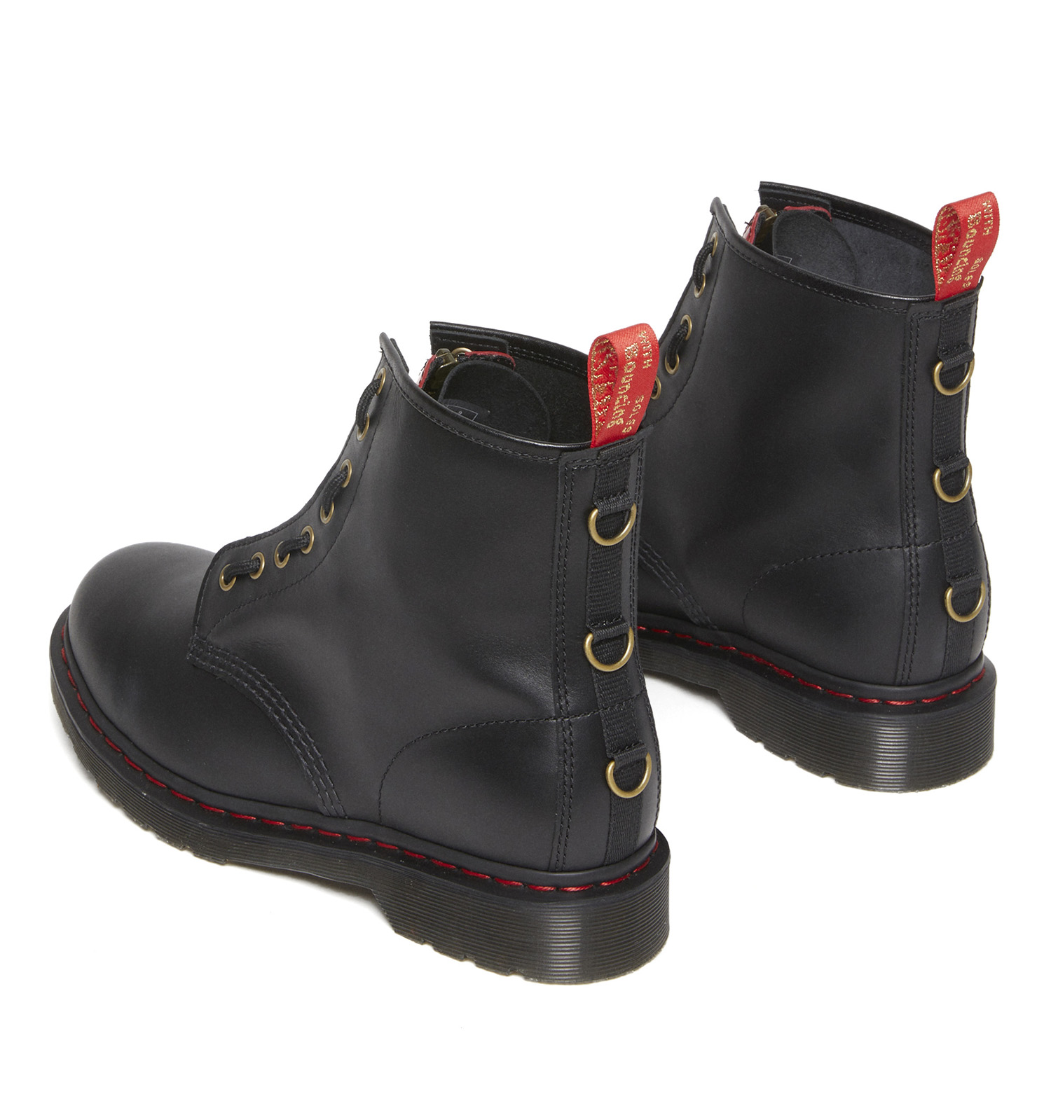 幸運を呼ぶレッドとゴールドで統一！DR. MARTENS(ドクターマーチン 