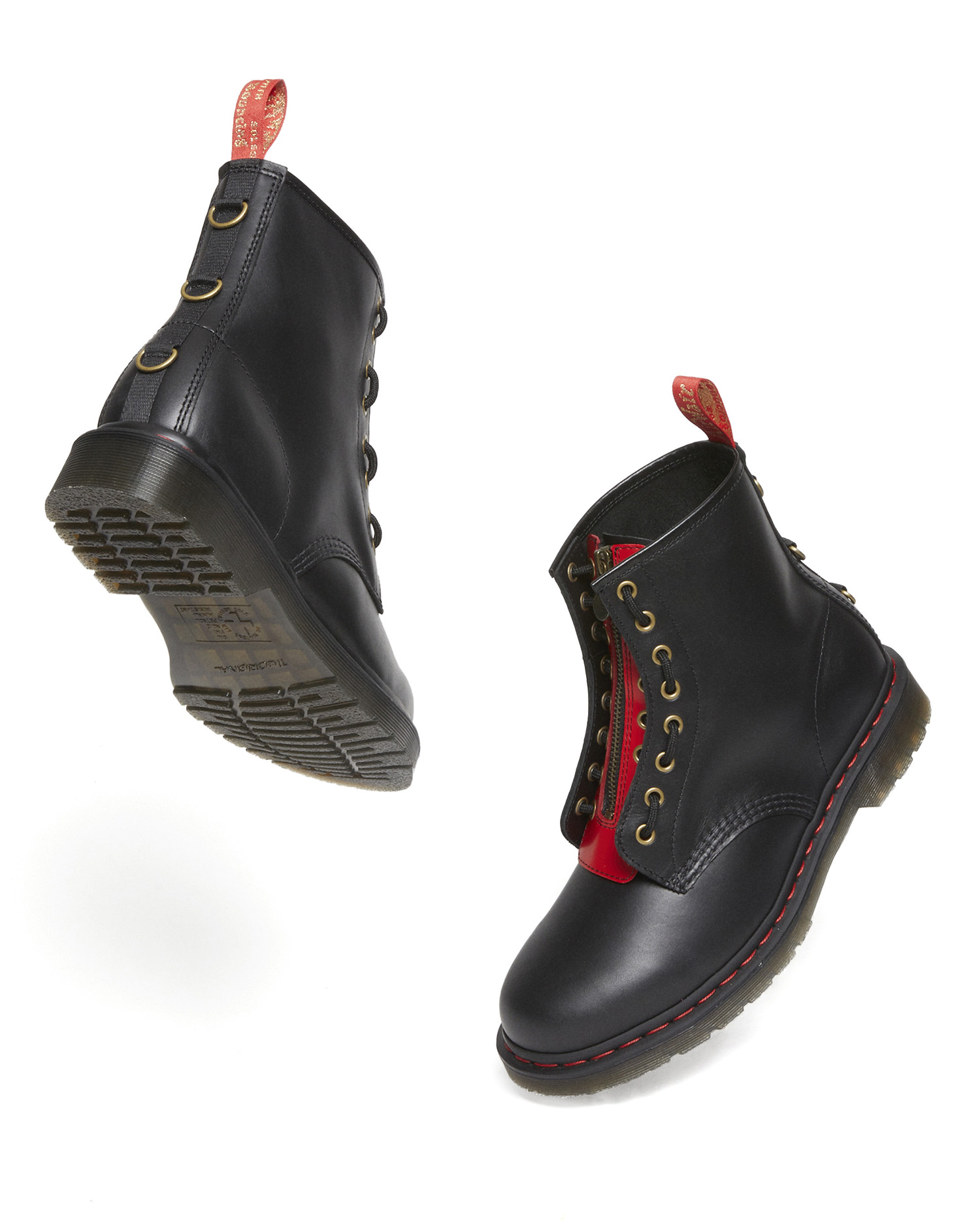 幸運を呼ぶレッドとゴールドで統一！DR. MARTENS(ドクターマーチン 