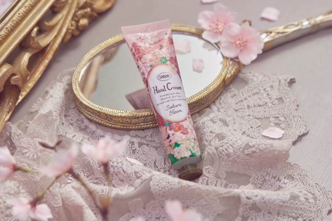青空に透ける、桜色の香り。SABON(サボン)日本上陸15周年を記念した『サクラ・ブルーム  コレクション』登場！若葉の息吹と春風を感じる、喜びに満ちたフレッシュさ Emo!miu｜エモミュー
