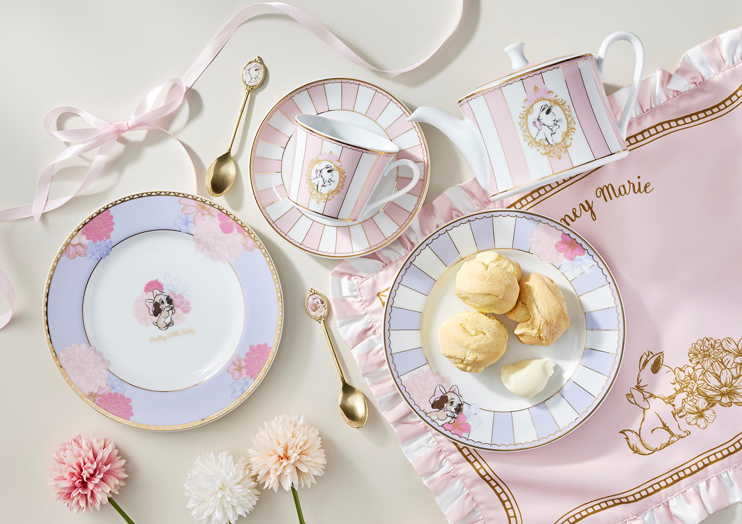 ディズニーストア×Noritake、『おしゃれキャット』マリーや『わんわん 