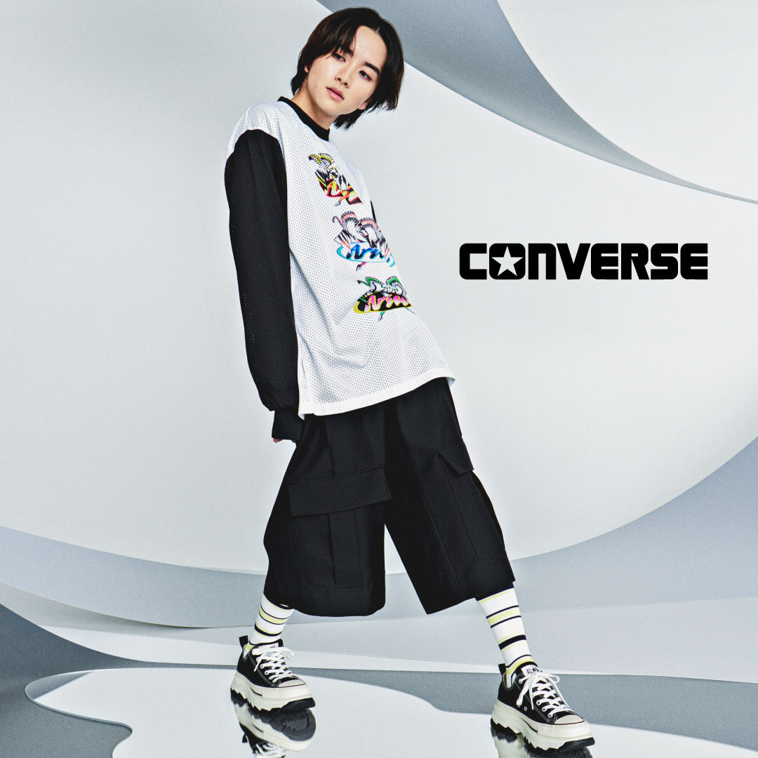 板垣李光人が鏡に包まれた幻想的な空間でモデル撮影！CONVERSE