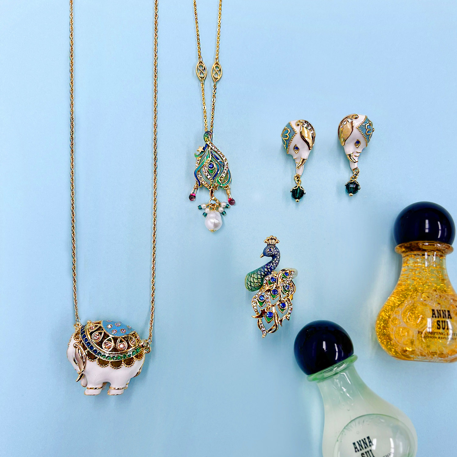 ANNA SUI(アナ スイ)から“マハラジャ”の煌びやかな世界をアクセで表現 