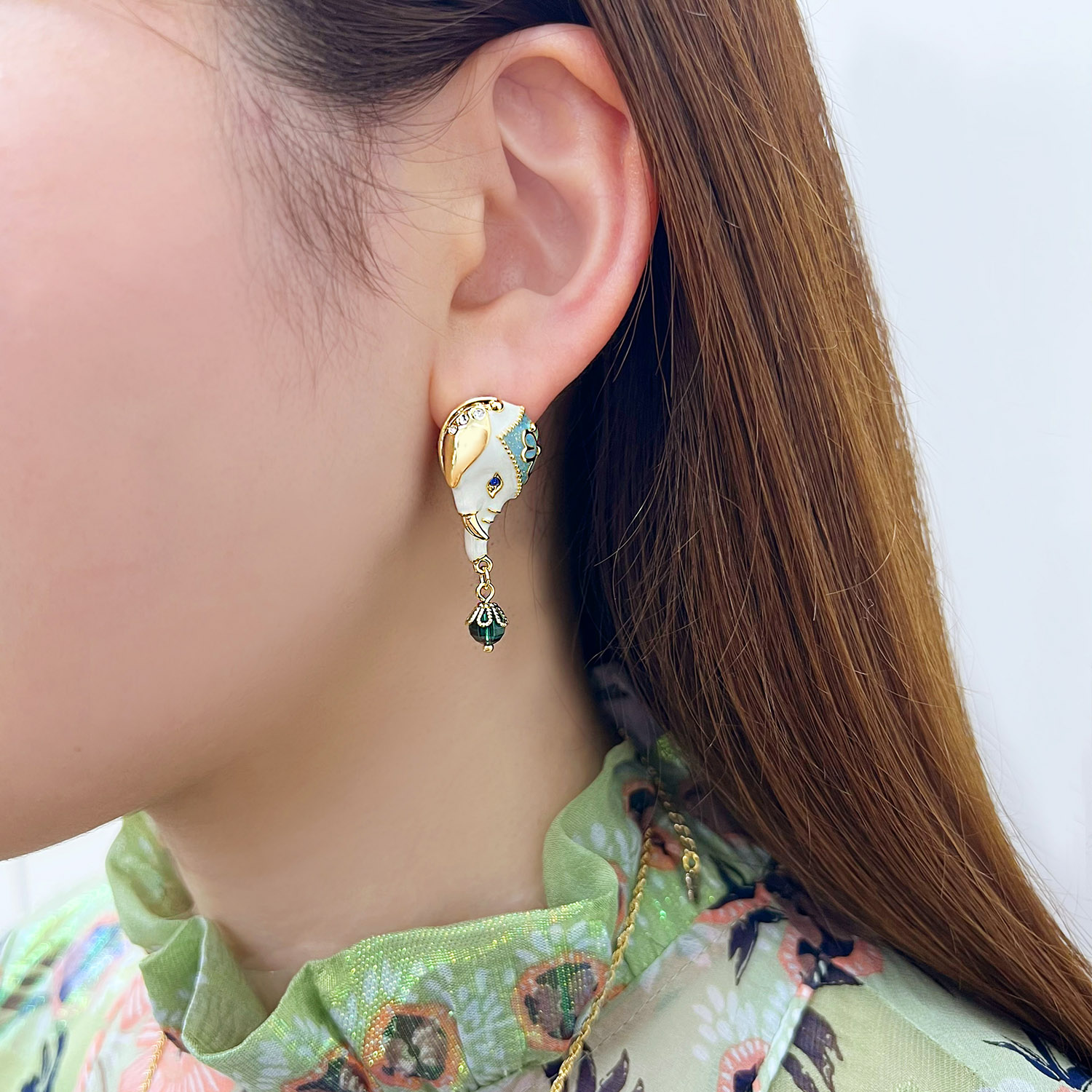 ANNA SUI(アナ スイ)から“マハラジャ”の煌びやかな世界をアクセで表現 