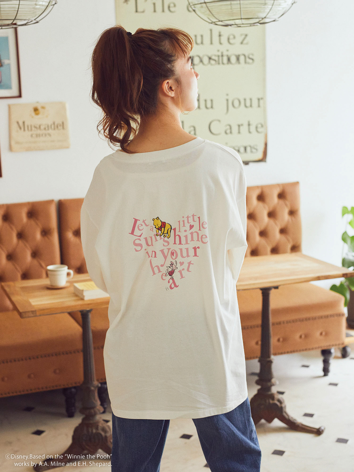 日常使いしやすいロンTやハニーポッドをイメージした巾着バッグなど！＜8月3日“はちみつの日”＞earth  music&ecologyから「くまのプーさん」デザイン登場 | Emo!miu｜エモミュー