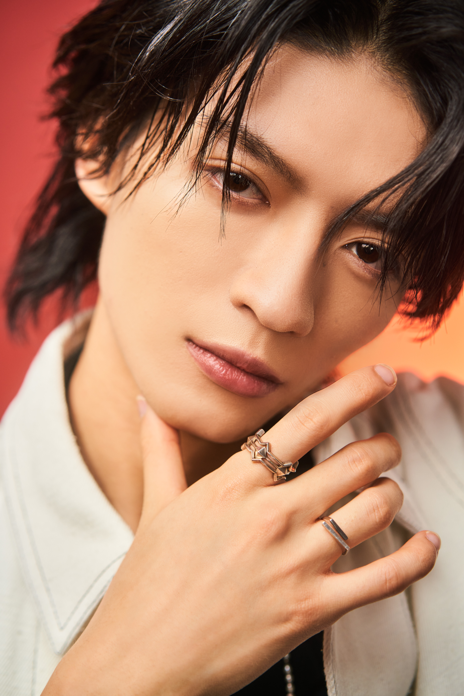 杢代和人インタビュー】大人な色気漂う“顔だけ”な28歳イケメン役に挑戦。イケメン役のオファーに「想像をより超えていかないと、というプレッシャーはありました」＜ドラマ「くすぶり女とすん止め女」＞  | Emo!miu｜エモミュー