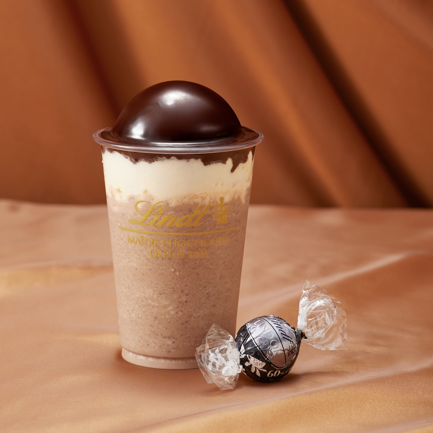 リンツ、チョコがとろ～り「とろけるドーム・オ・ショコラ ドリンク 