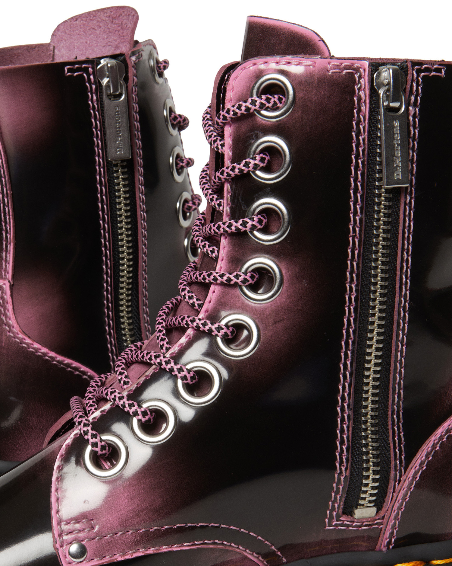 今年はグラデーションのカラーリングが特徴的！DR. MARTENS(ドクター 