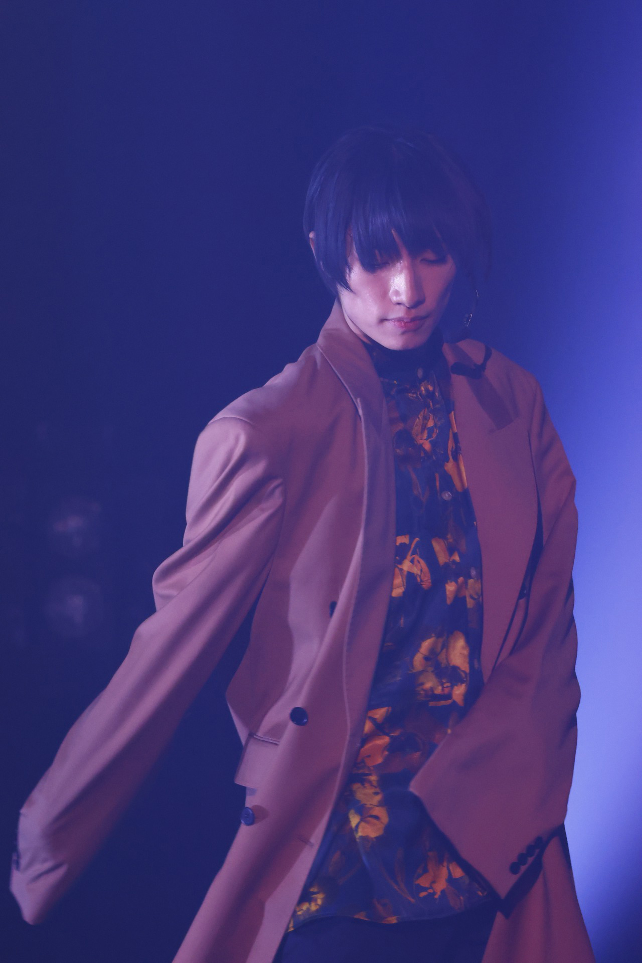 この9人がここまで活動を続けてこれたのは、BLUEのみなさんがライブに  