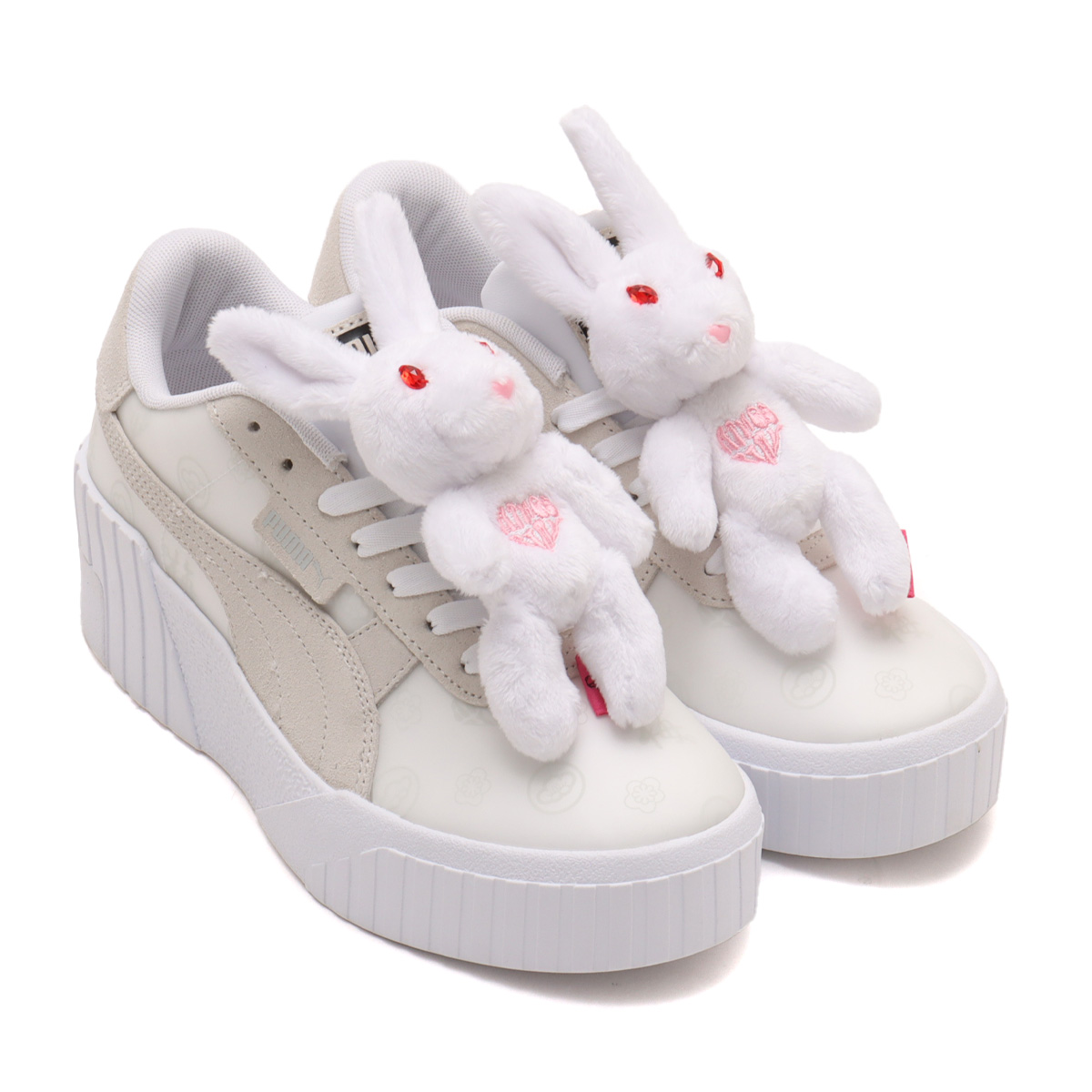 うさぎのぬいぐるみ付きスニーカー!? atmos pink×#FR2梅×PUMAの 