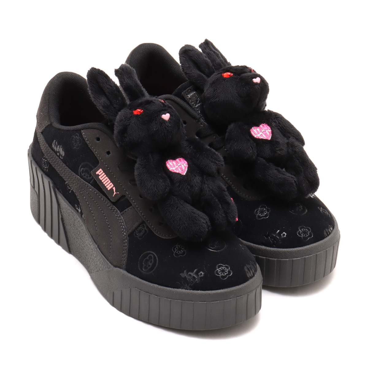 うさぎのぬいぐるみ付きスニーカー!? atmos pink×#FR2梅×PUMAの 