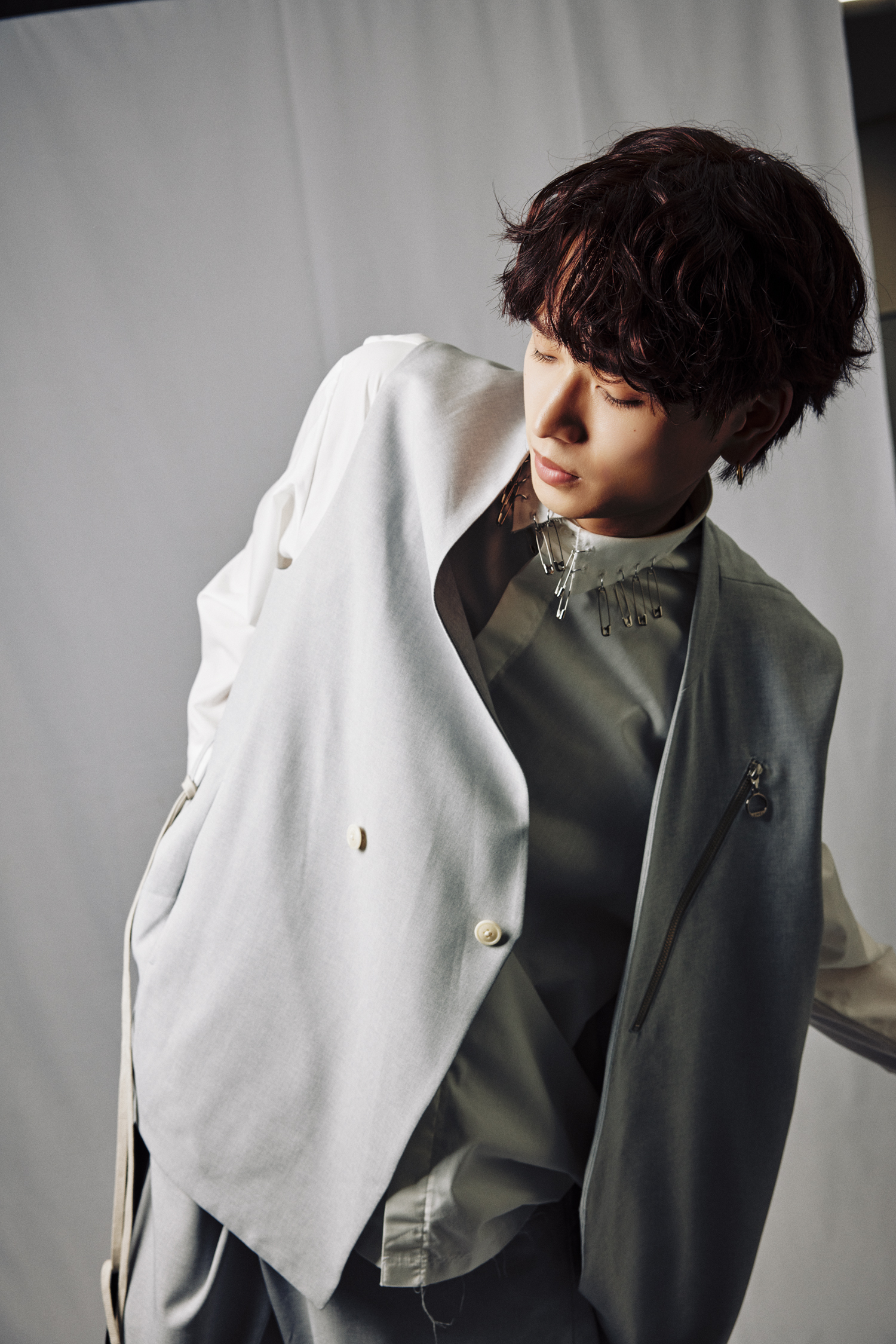 WATWING・鈴木曉 1st写真集「共鳴」インタビュー】“共鳴”し合っている 