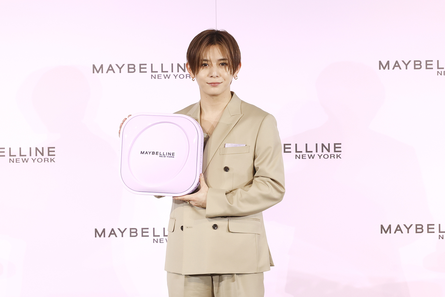 山田涼介「大好きなイチゴに“チョコーレートファンデュ”できて、すごく 