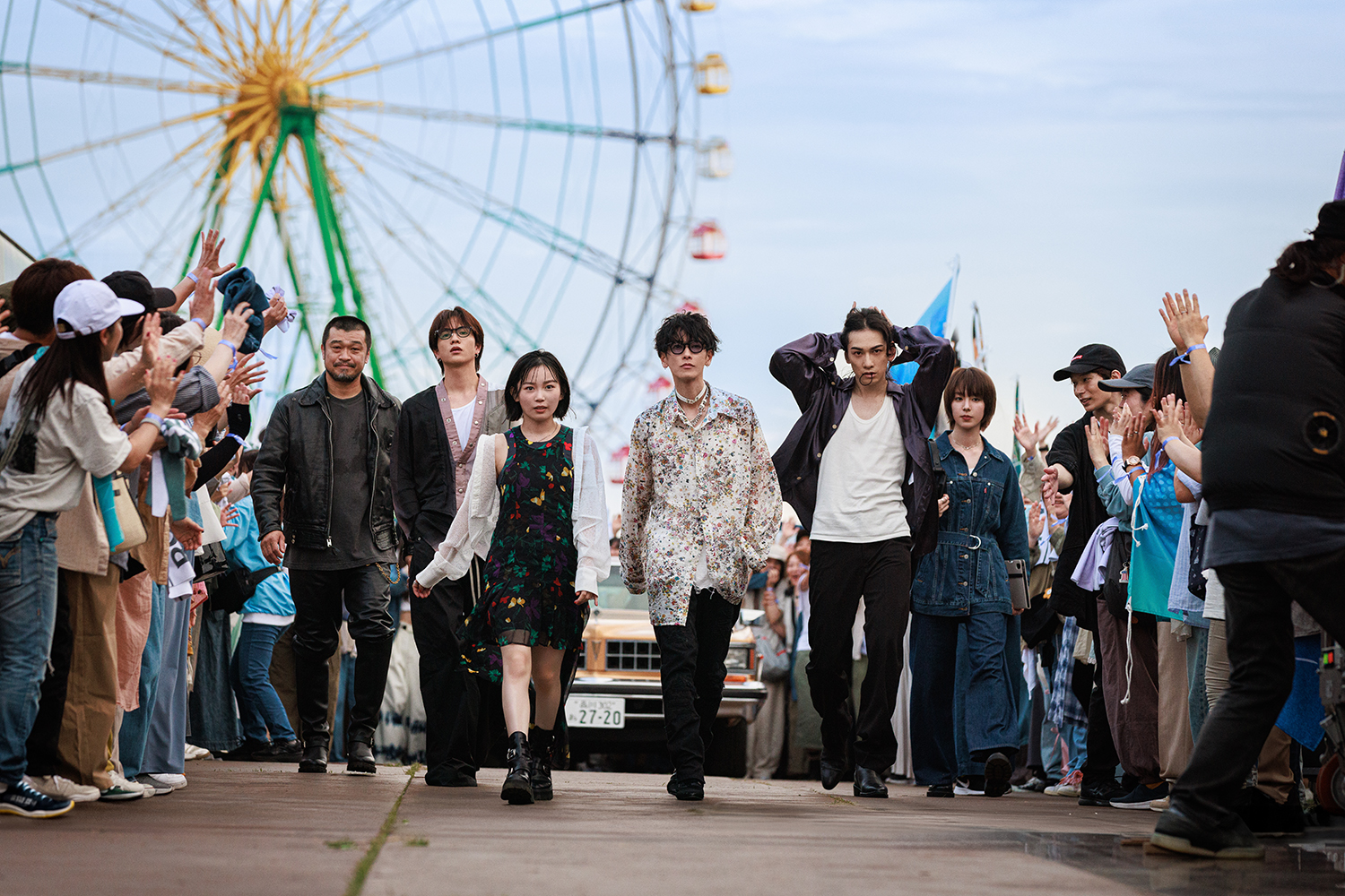 佐藤健・宮﨑優・町田啓太・志尊淳たち4人組バンド「TENBLANK(テンブランク)」の場面写真&アルバムジャケット写アート解禁!Netflix ...